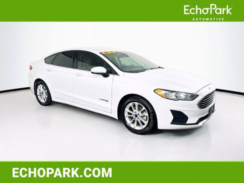 Used 2019 Ford Fusion SE image 1