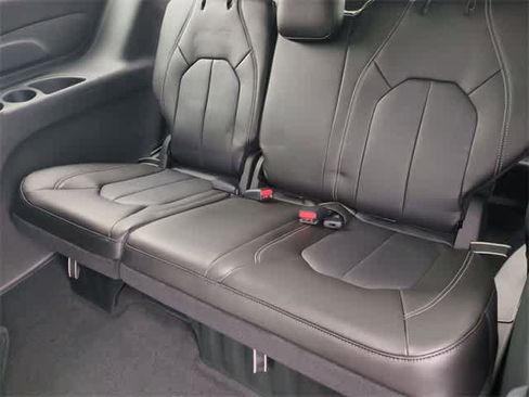 New 2026 Chrysler Pacifica Select w/ S Appearance Package image 36