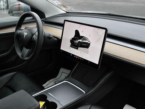 Used 2023 Tesla Model 3 Standard Range image 41