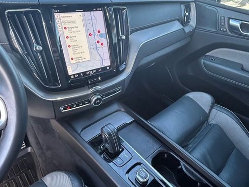 Used 2022 Volvo XC60 B5 R-Design image 13