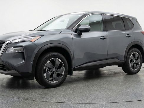 Used 2025 Nissan Rogue SV AWD/4WD image 3