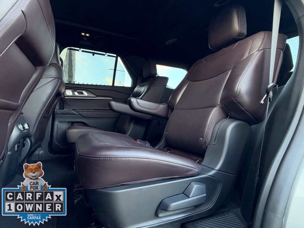 Used 2025 Ford Explorer Platinum RWD image 18