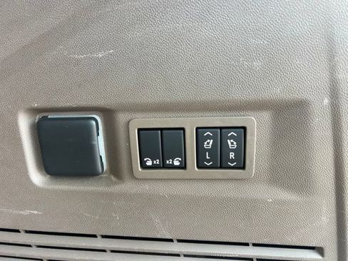 Used 2021 GMC Yukon Denali w/ Advanced Technology Package AWD/4WD image 16