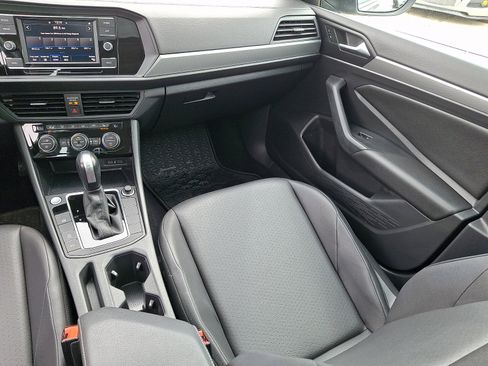 Used 2020 Volkswagen Jetta SE w/ SE Cold Weather Package FWD image 16
