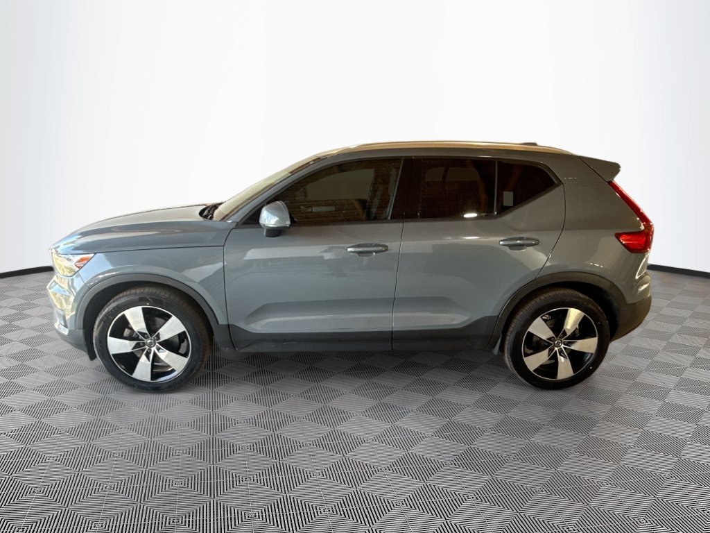 Used 2021 Volvo XC40 T5 Momentum w/ Protection Package Premier AWD/4WD image 9