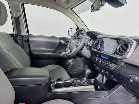 Used 2023 Toyota Tacoma SR5 AWD/4WD image 39
