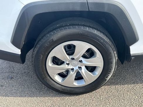 Used 2021 Toyota RAV4 LE image 40