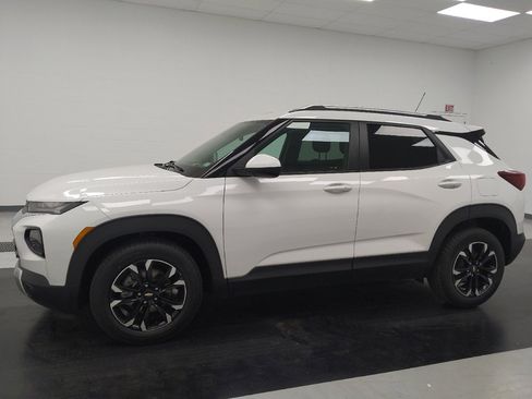 Used 2021 Chevrolet TrailBlazer LT w/ Convenience Package image 2