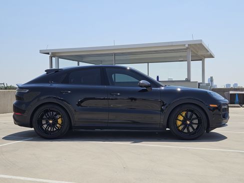 Certified 2024 Porsche Cayenne Turbo GT AWD/4WD image 9
