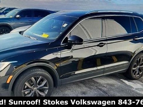 Used 2023 Volkswagen Tiguan SE w/ Panoramic Sunroof Package image 2