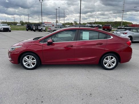Used 2017 Chevrolet Cruze LT FWD image 4