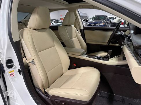 Used 2016 Lexus ES 350 w/ Premium Package w/Wood Trim FWD image 47