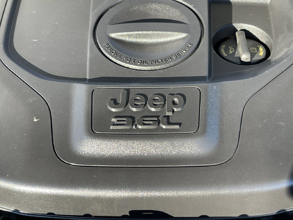 Used 2023 Jeep Grand Cherokee Summit AWD/4WD image 15