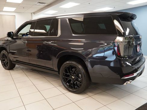New 2026 Chevrolet Suburban High Country AWD/4WD image 7