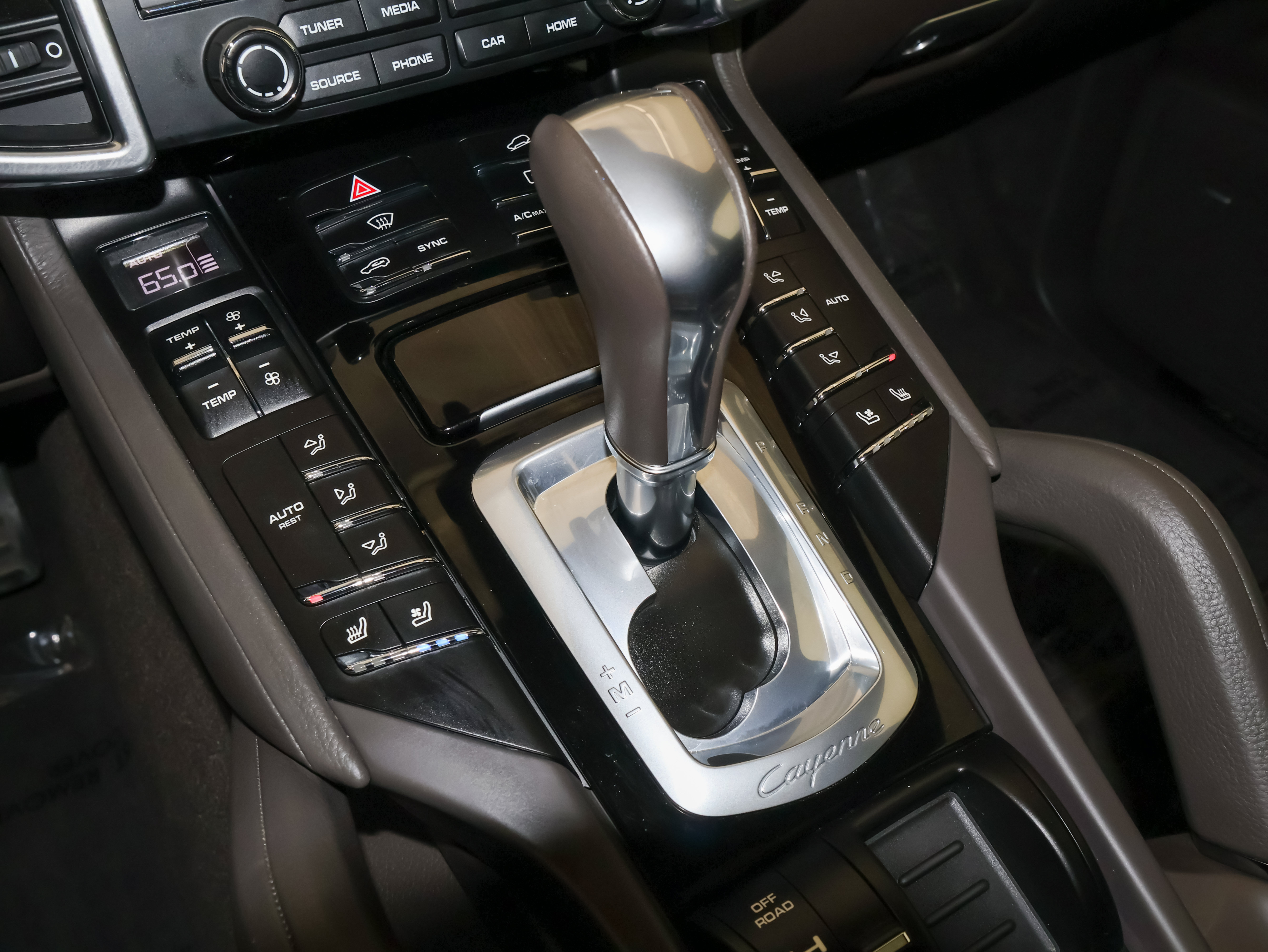 Used 2018 Porsche Cayenne Platinum Edition AWD/4WD image 41