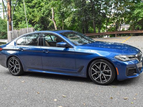 Used 2022 BMW 530i xDrive w/ M Sport Package image 11