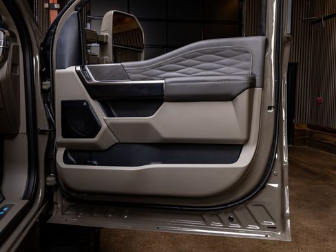 Used 2026 Ford F450 Platinum w/ Platinum Plus Package image 36