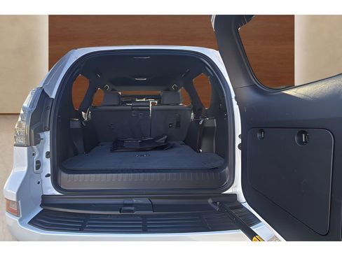 Used 2020 Lexus GX 460 image 17