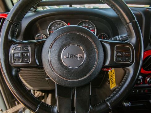 Used 2018 Jeep Wrangler Unlimited Rubicon AWD/4WD image 15