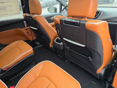 New 2026 Chrysler Pacifica Pinnacle AWD/4WD image 29