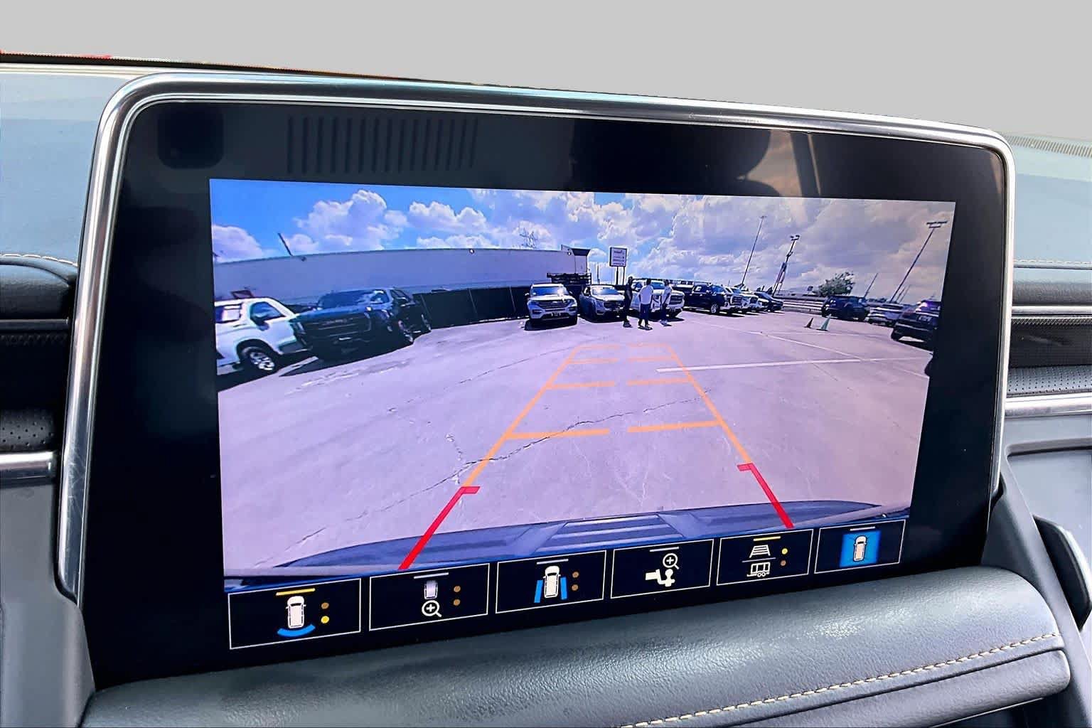 Used 2021 GMC Yukon AT4 w/ AT4 Premium Package AWD/4WD image 27
