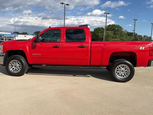 Used 2011 Chevrolet Silverado 2500 LT w/ Interior Plus Package AWD/4WD image 13