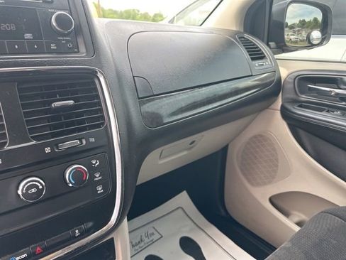 Used 2012 Dodge Grand Caravan American Value Package FWD image 22