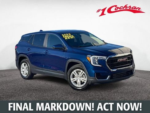 Used 2023 GMC Terrain SLE w/ LPO, Floor Liner Package FWD image 1