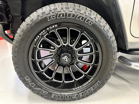 Used 2004 HUMMER H2 w/ Preferred Equipment Group image 17