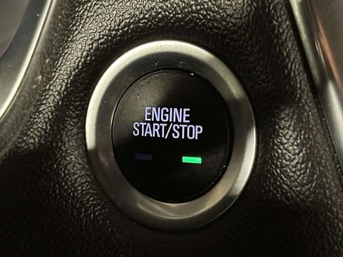 Used 2023 Chevrolet Traverse LT FWD image 26