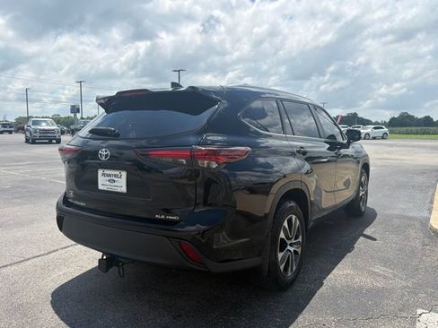 Used 2024 Toyota Highlander XLE AWD/4WD image 5