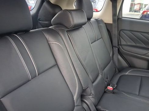 Used 2018 Mitsubishi Outlander SEL image 11