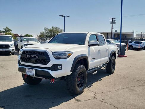 Used 2022 Toyota Tacoma TRD Off-Road w/ Technology Package image 32