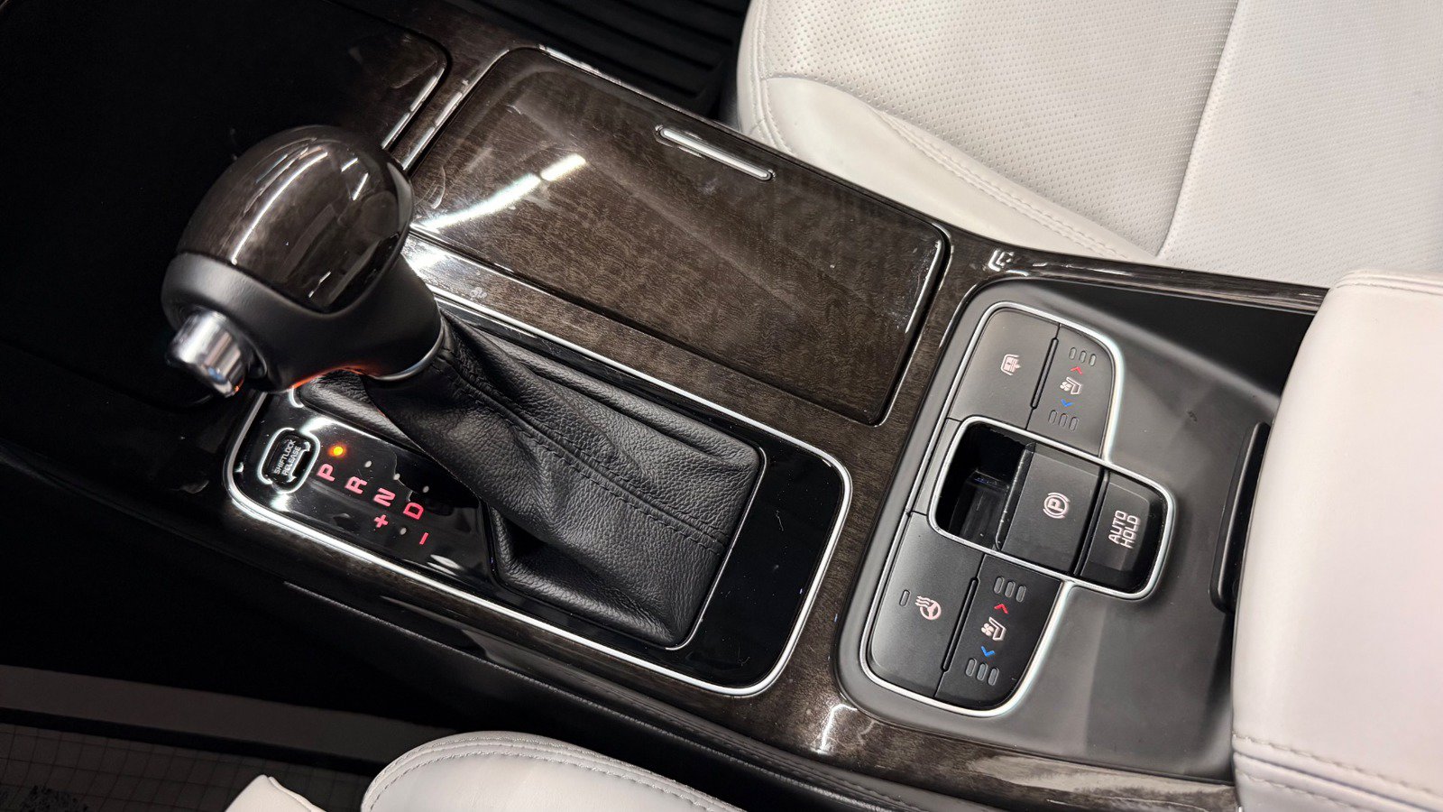Used 2014 Kia Cadenza Limited FWD image 45