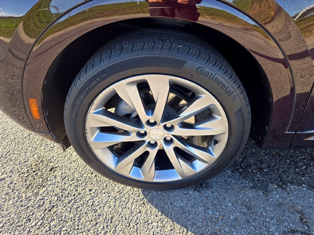 Used 2021 Buick Envision Avenir w/ Technology Package II FWD image 10
