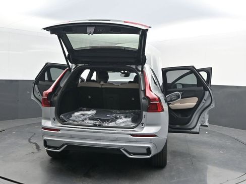New 2026 Volvo XC60 B5 Plus w/ Protection Package Premier image 32