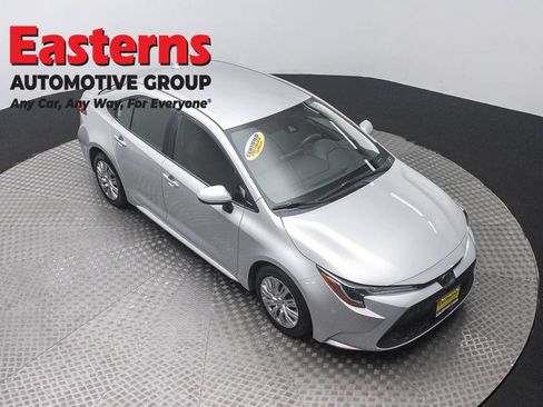 Used 2022 Toyota Corolla LE FWD image 3