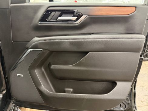 Used 2025 GMC Yukon Denali image 28