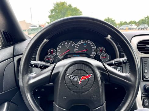 Used 2005 Chevrolet Corvette Coupe w/ Preferred Equipment Group RWD image 25