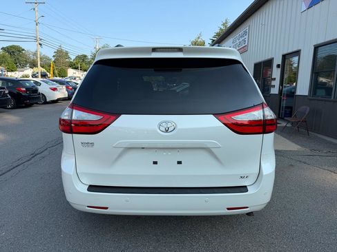 Used 2015 Toyota Sienna XLE Premium FWD image 5
