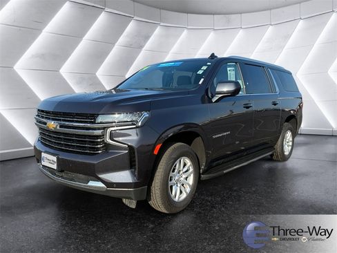 Used 2024 Chevrolet Suburban LT image 1