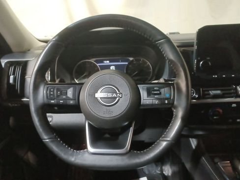 Used 2024 Nissan Pathfinder SL image 11