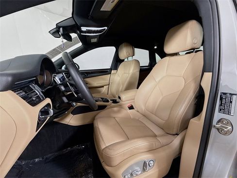 Used 2024 Porsche Macan image 11
