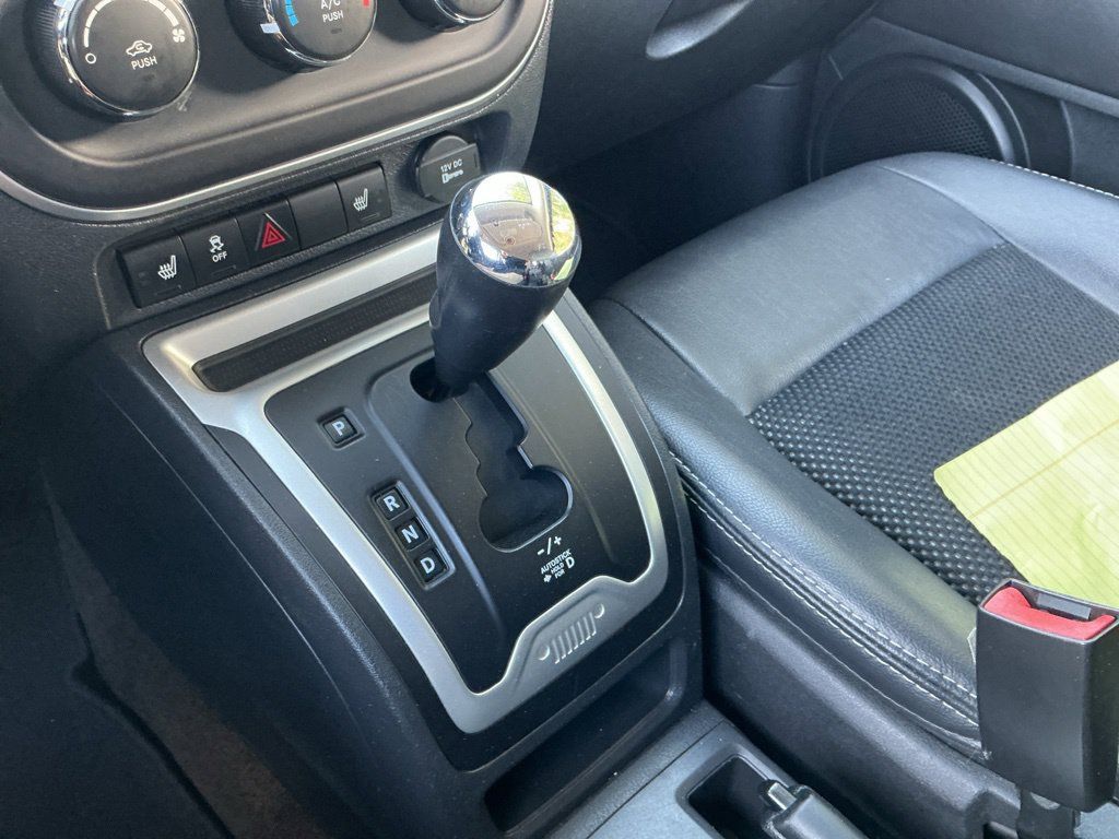 Used 2016 Jeep Compass Latitude FWD image 25