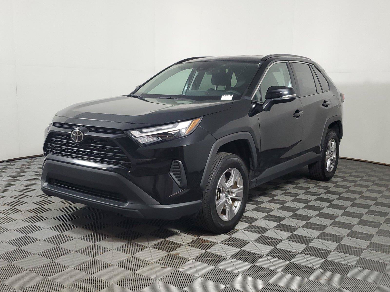 Used 2025 Toyota RAV4 XLE FWD image 1