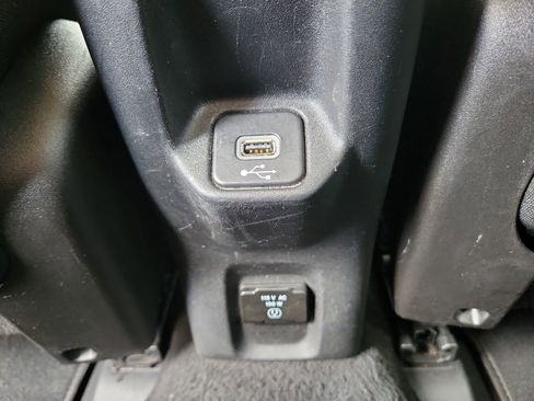 Used 2019 Jeep Renegade Latitude w/ Popular Equipment Group image 13