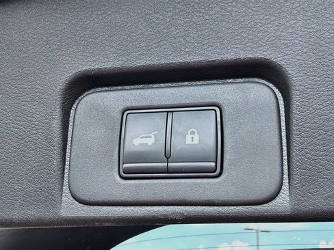 Used 2025 Nissan Rogue SV FWD image 35
