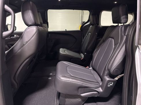 New 2026 Chrysler Pacifica Select image 22