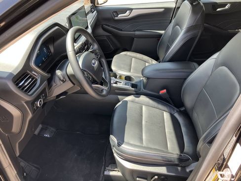 Used 2024 Ford Escape Platinum AWD/4WD image 13