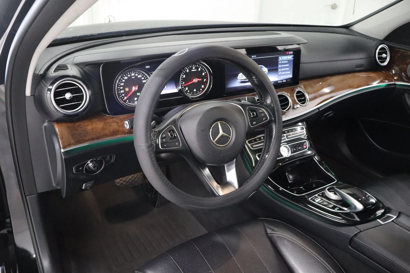 Used 2017 Mercedes-Benz E 300 4MATIC image 18